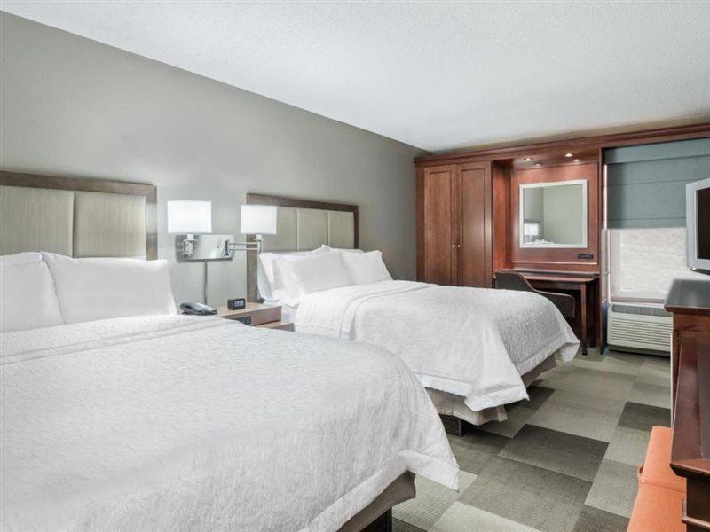 Hampton Inn Boston / Марлборо Экстерьер фото