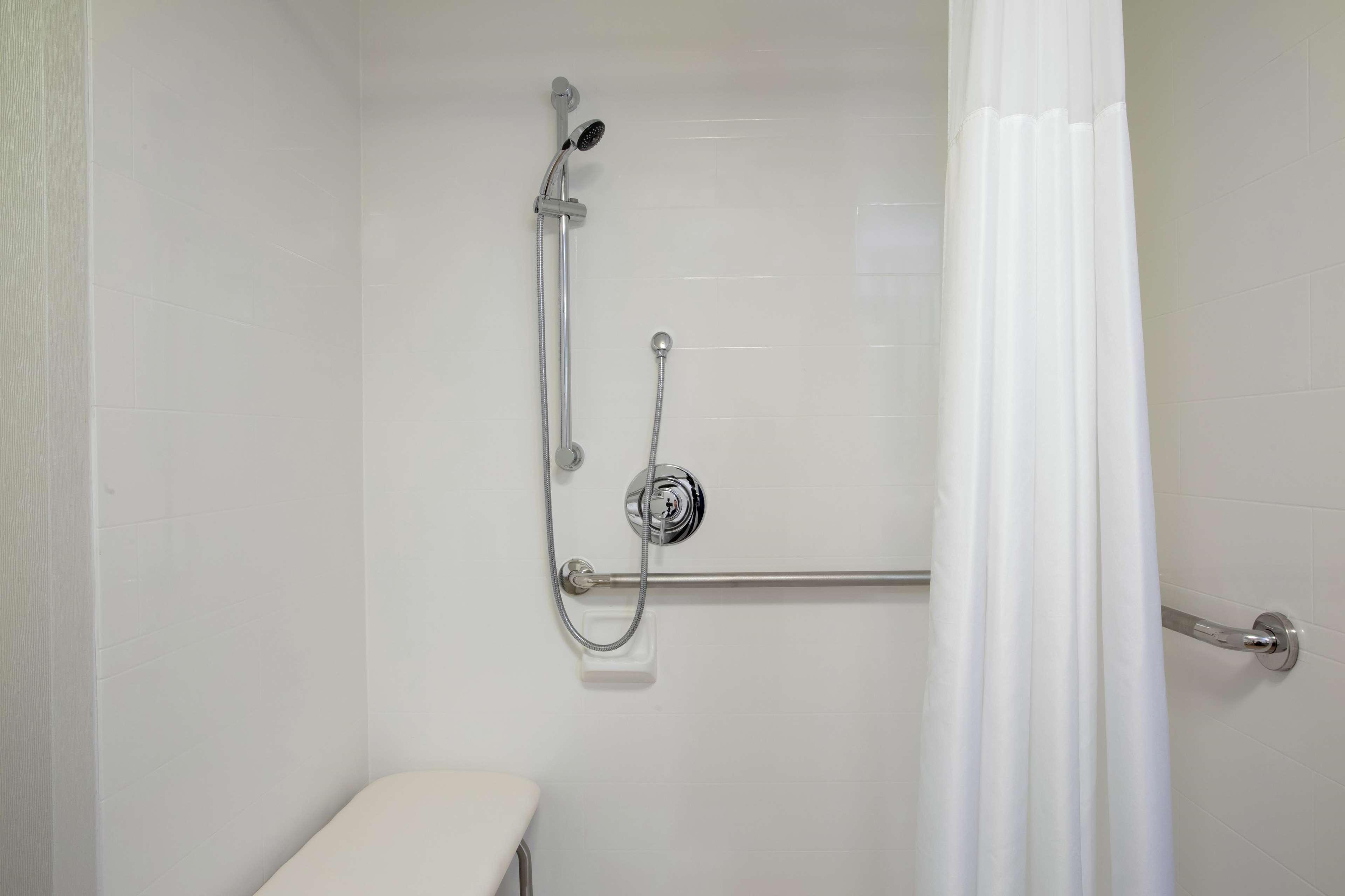 Hampton Inn Boston / Марлборо Экстерьер фото