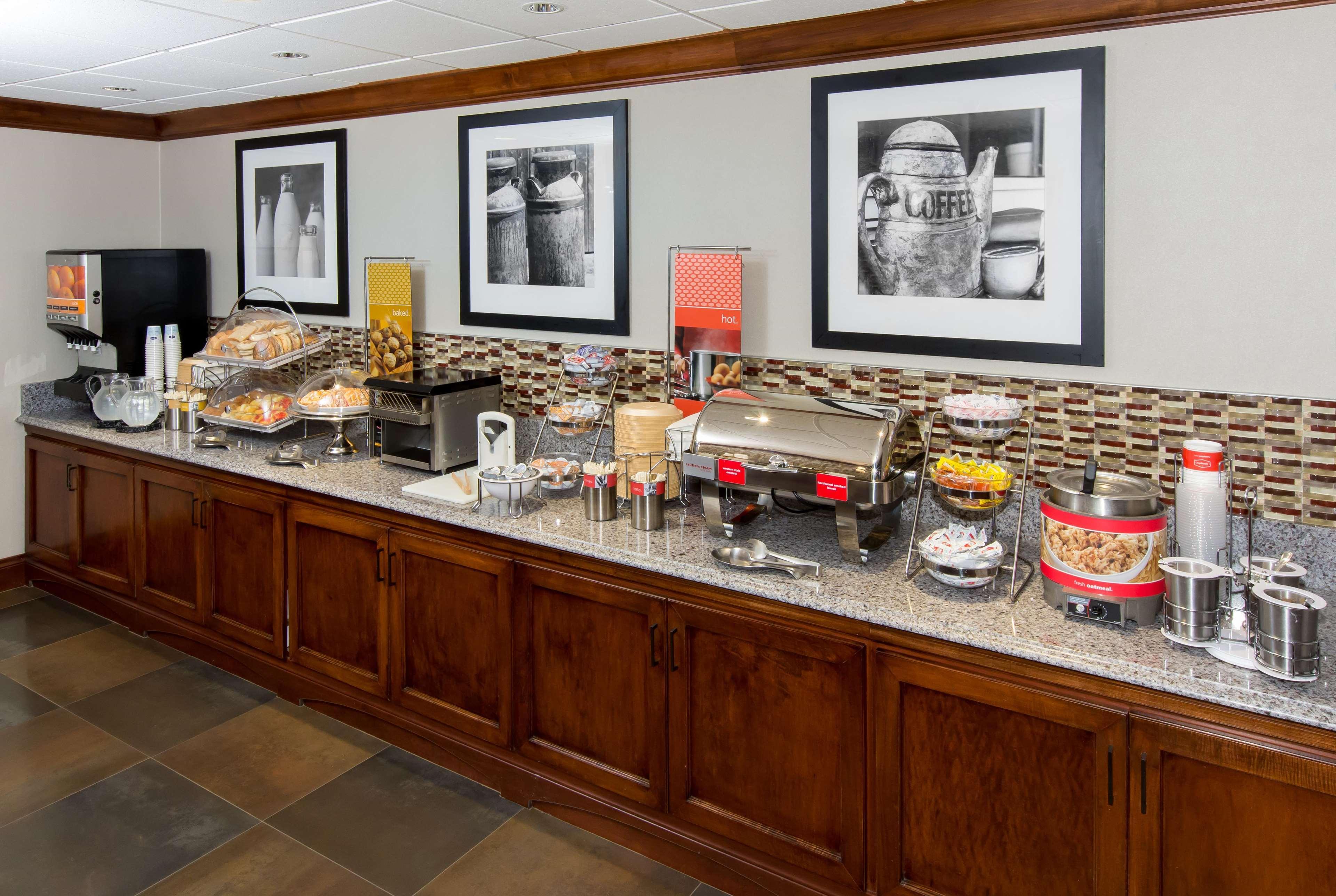 Hampton Inn Boston / Марлборо Экстерьер фото