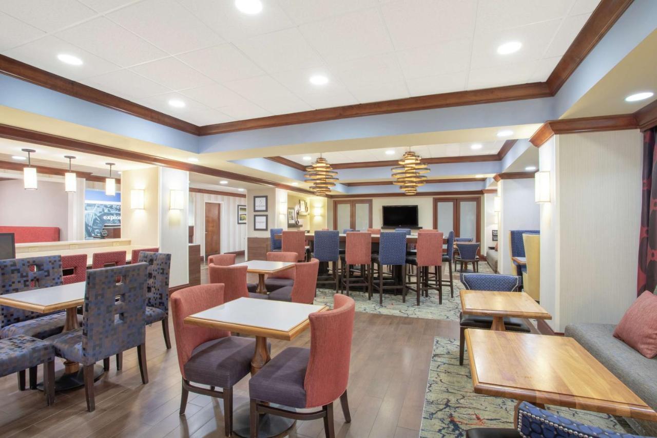 Hampton Inn Boston / Марлборо Экстерьер фото