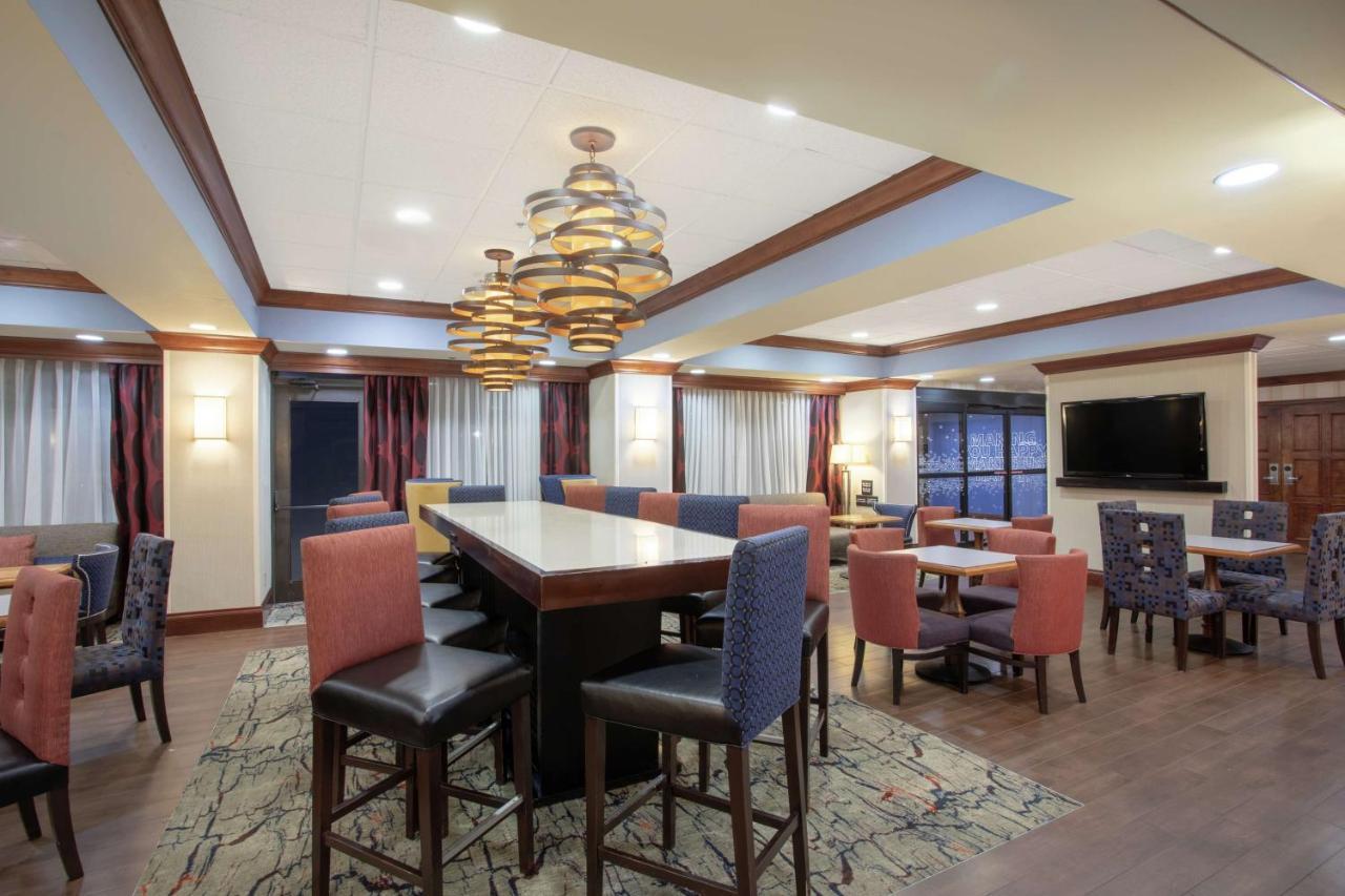 Hampton Inn Boston / Марлборо Экстерьер фото