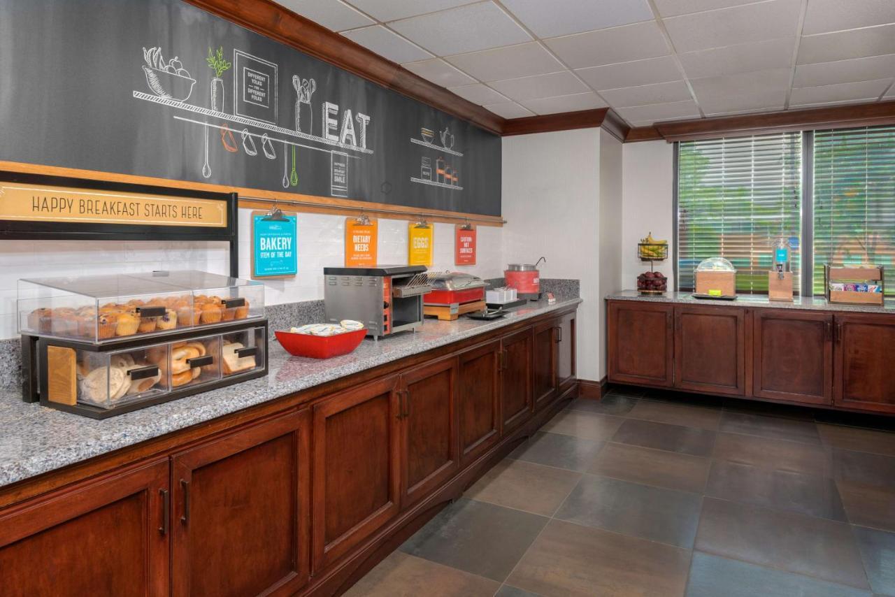 Hampton Inn Boston / Марлборо Экстерьер фото
