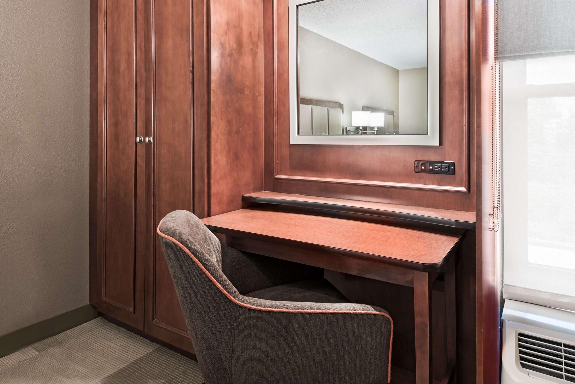 Hampton Inn Boston / Марлборо Экстерьер фото