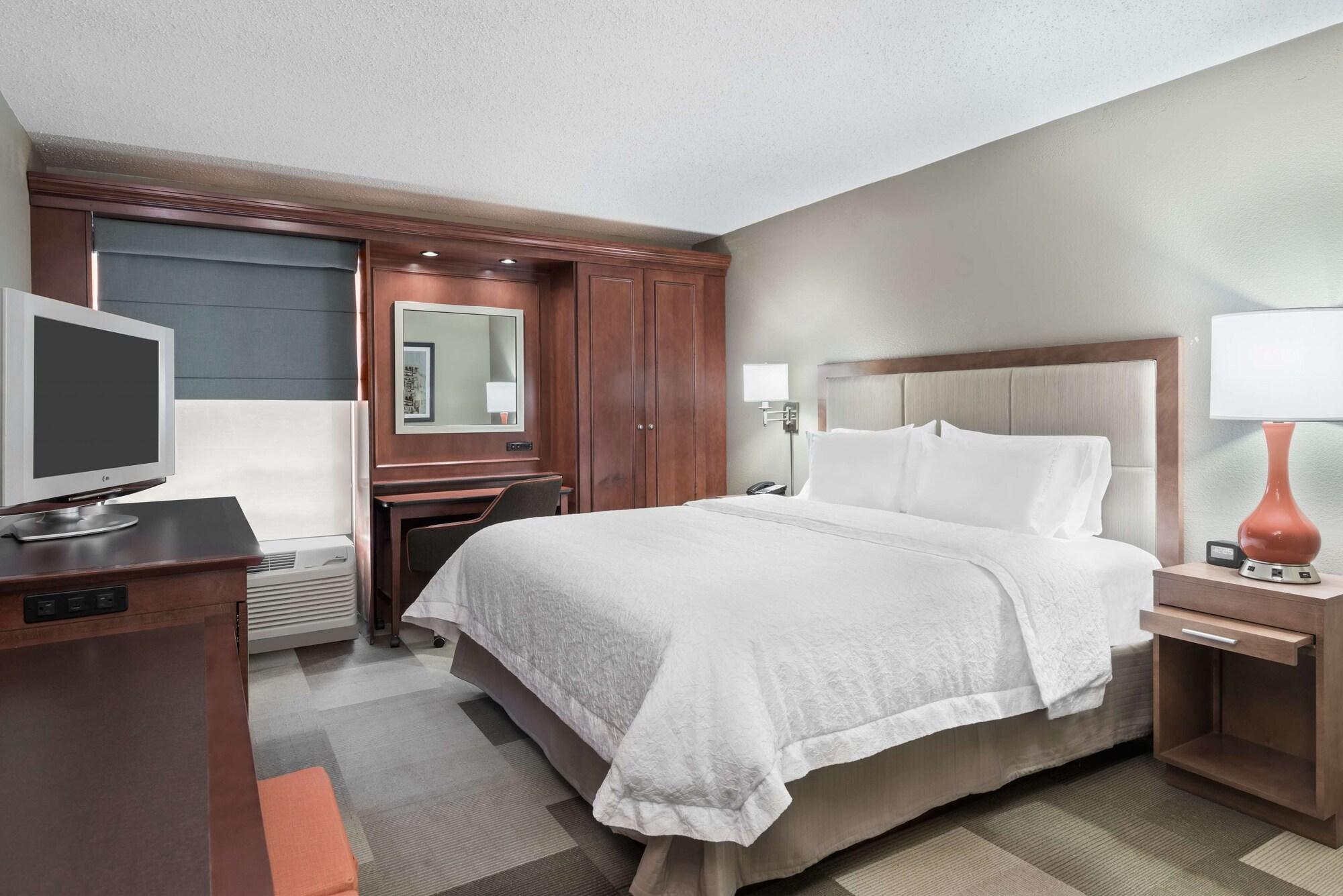 Hampton Inn Boston / Марлборо Экстерьер фото