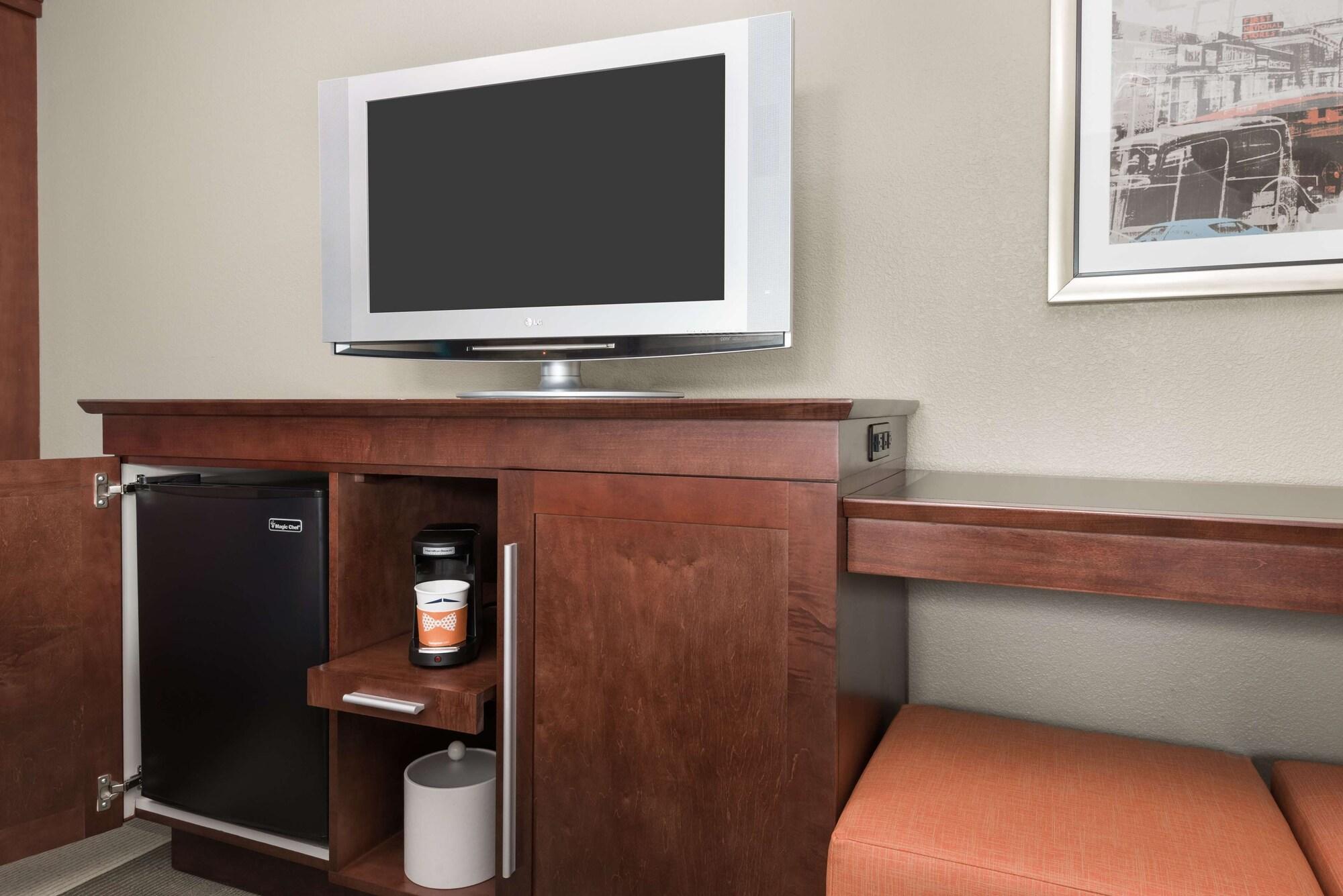 Hampton Inn Boston / Марлборо Экстерьер фото