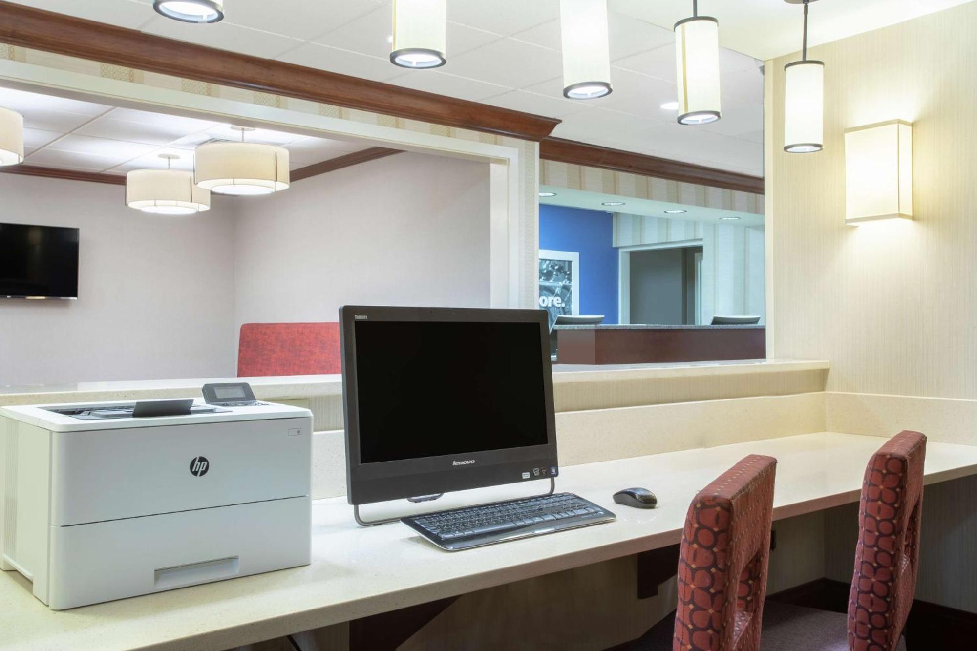 Hampton Inn Boston / Марлборо Экстерьер фото