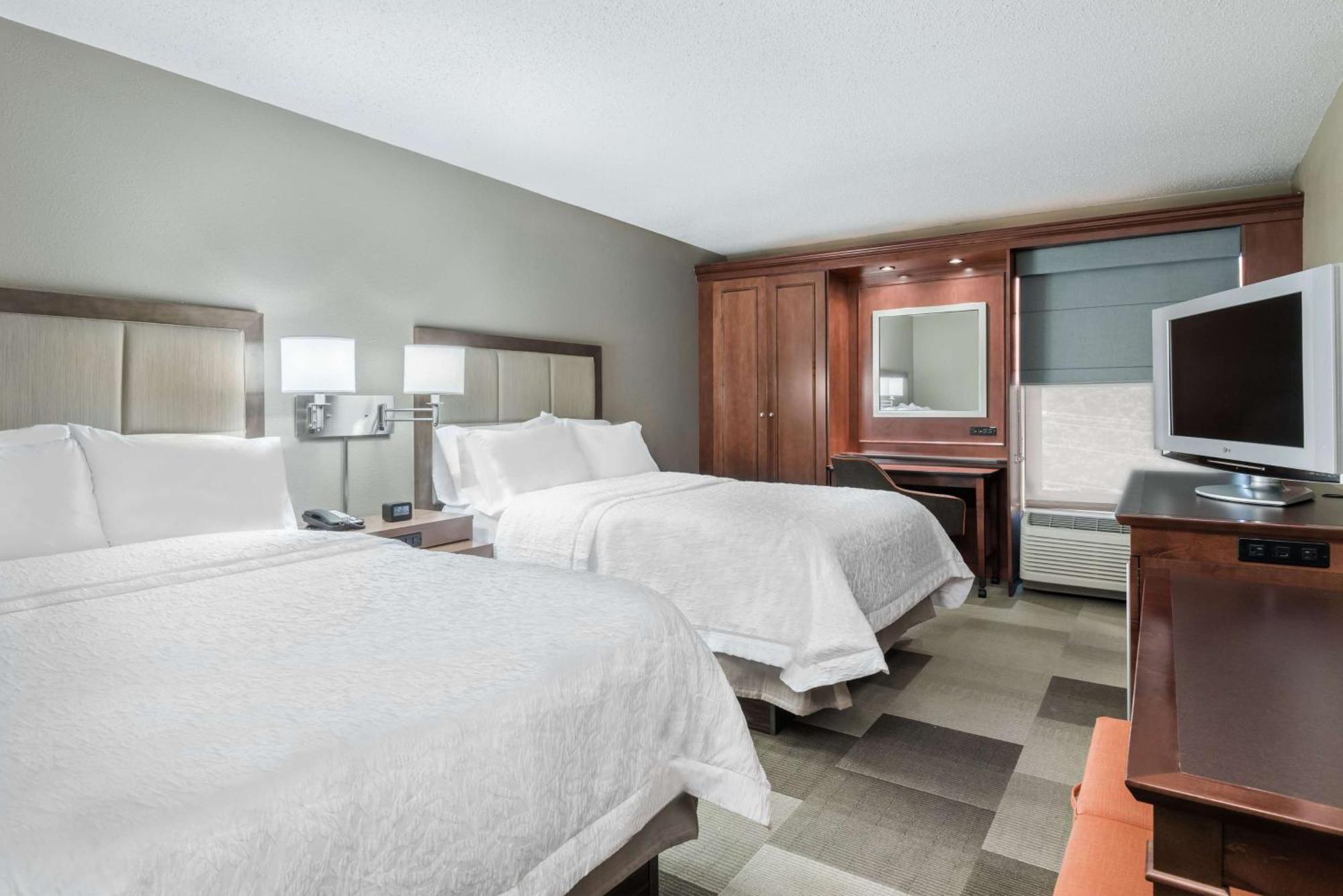 Hampton Inn Boston / Марлборо Экстерьер фото