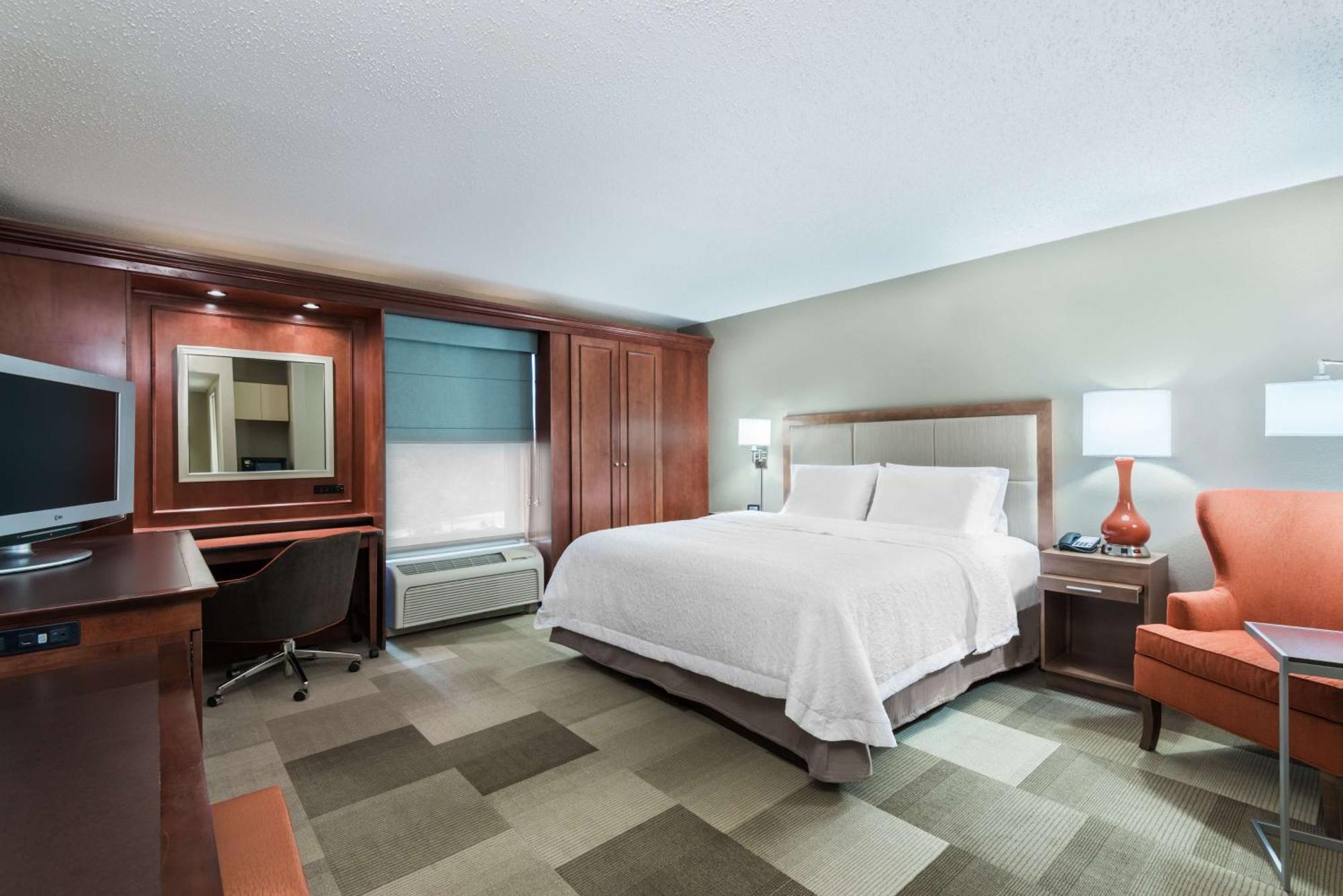Hampton Inn Boston / Марлборо Экстерьер фото