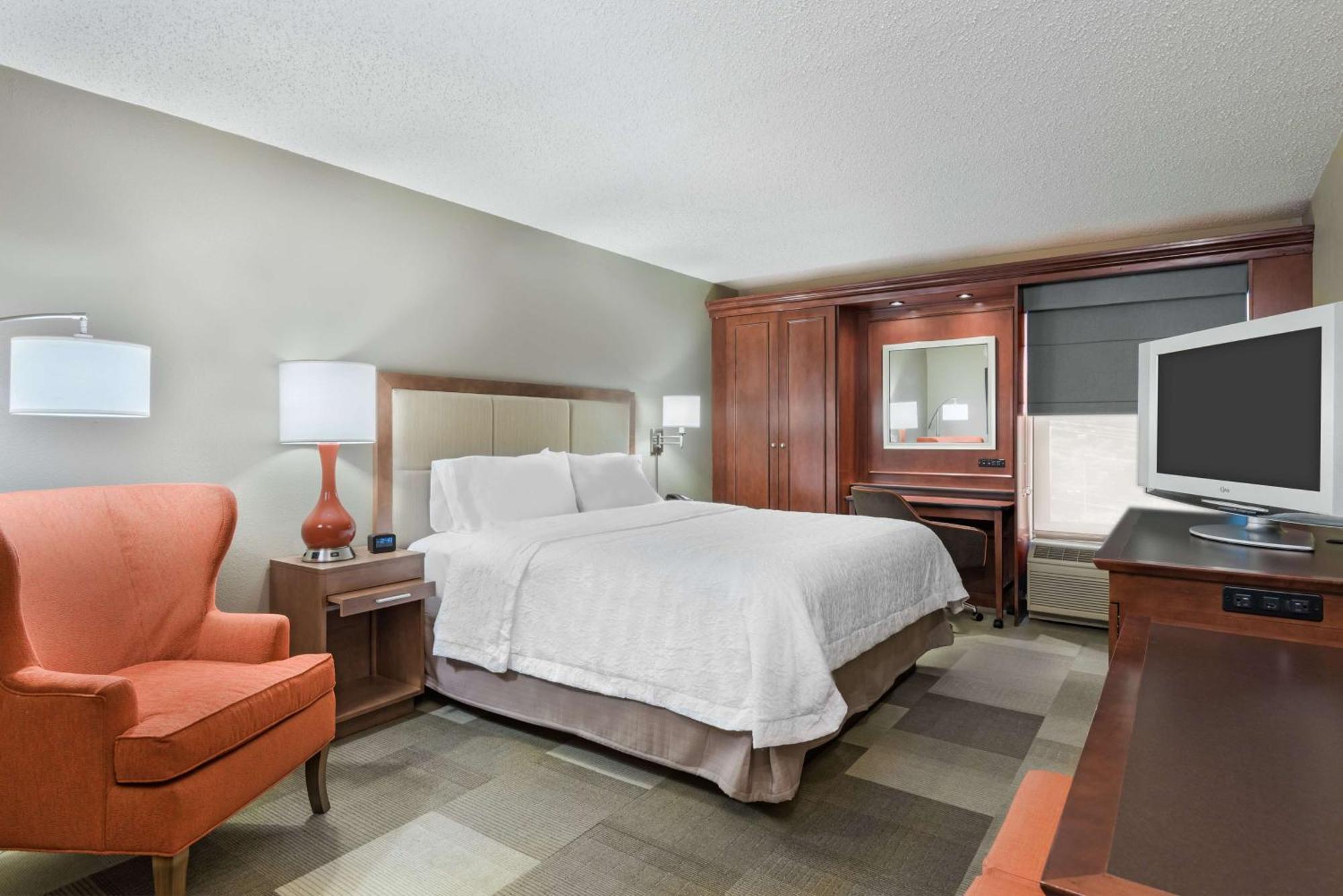 Hampton Inn Boston / Марлборо Экстерьер фото