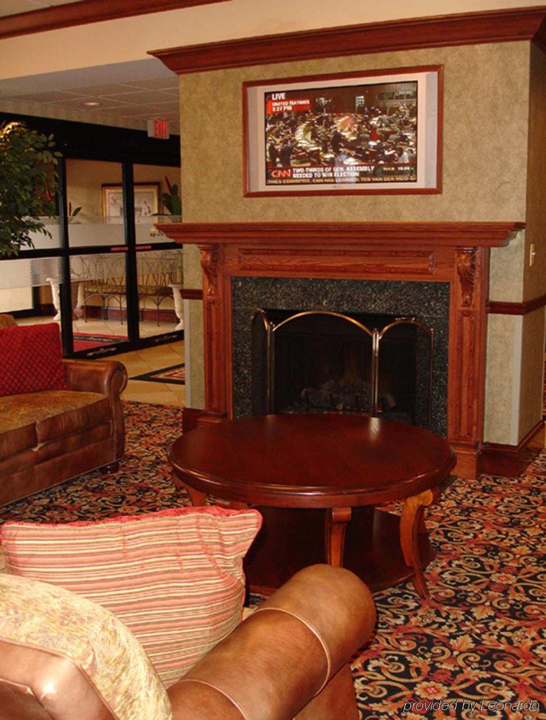 Hampton Inn Boston / Марлборо Интерьер фото