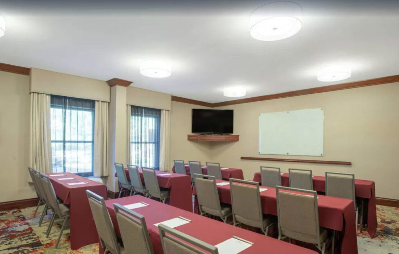 Hampton Inn Boston / Марлборо Экстерьер фото